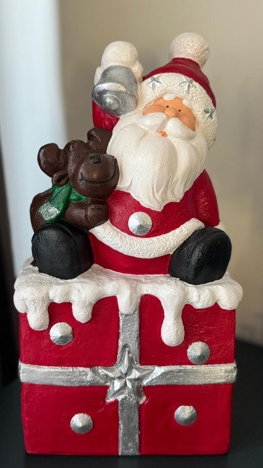 Paket üstünde noel baba