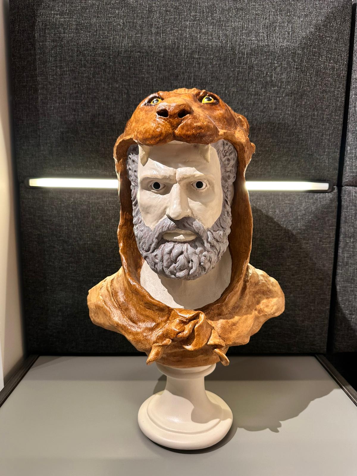 Aslan Postlu Herkül Büstü
