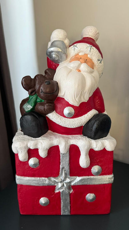 Paket üstünde noel baba