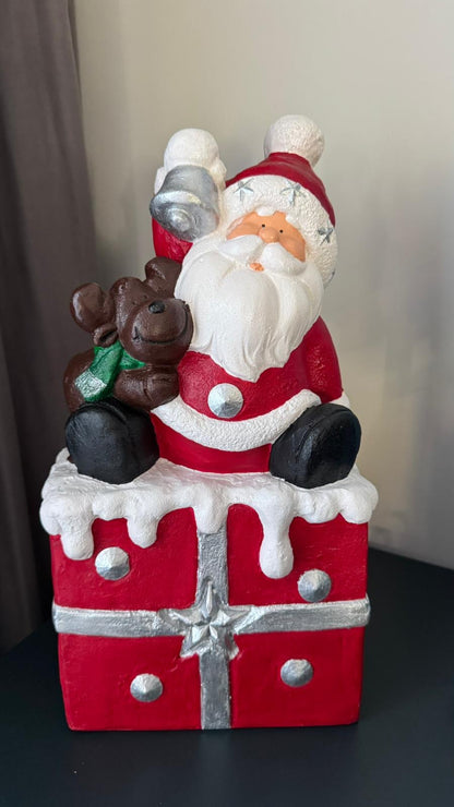 Paket üstünde noel baba